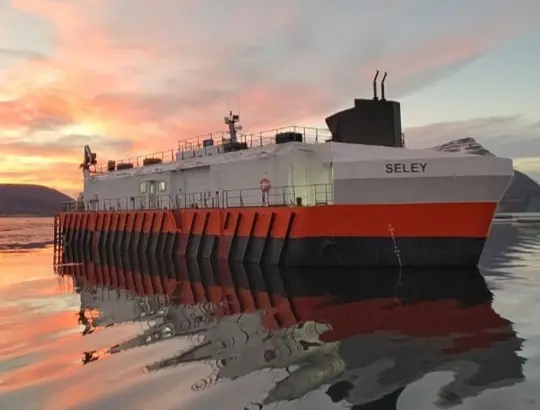 AKVA group AC600VR fôrflåte levert til Kaldvik i 2022. Foto: Kaldvík.